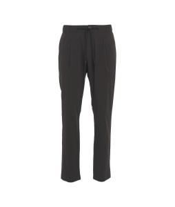 Trousers with creases 